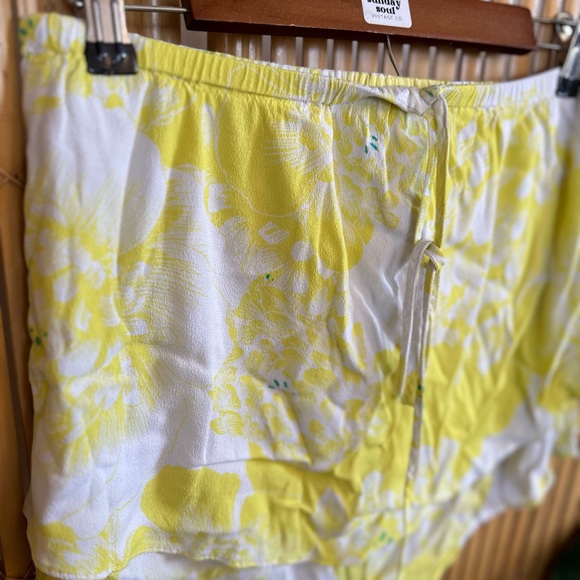 Cupcakes & Cashmere Yellow Tie-dye Mini Skirt Swim Coverup / Sarong Large - Picture 4 of 7